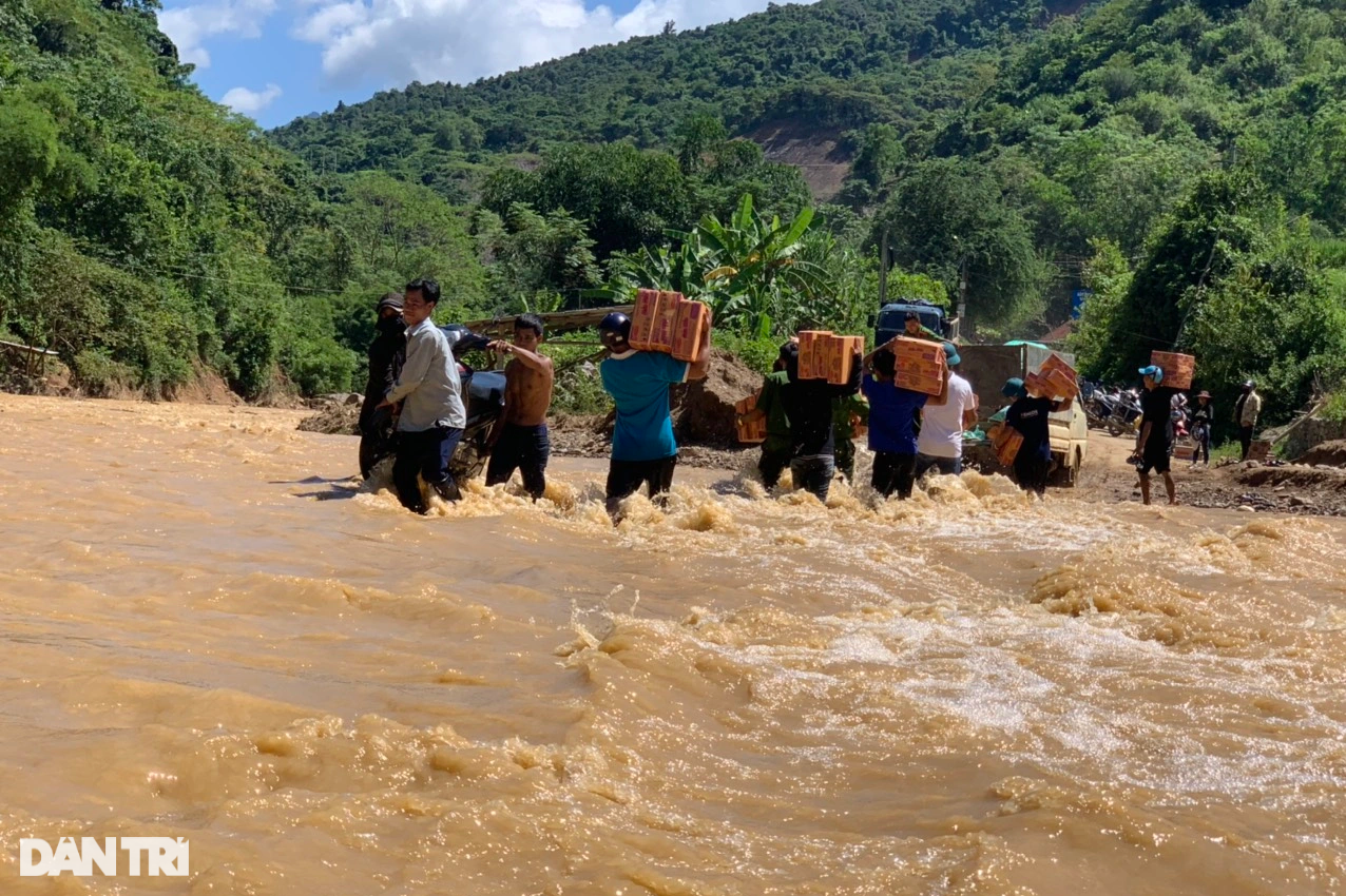 Mưa lũ gây thiệt hại nặng nề ở Nghệ An - 6