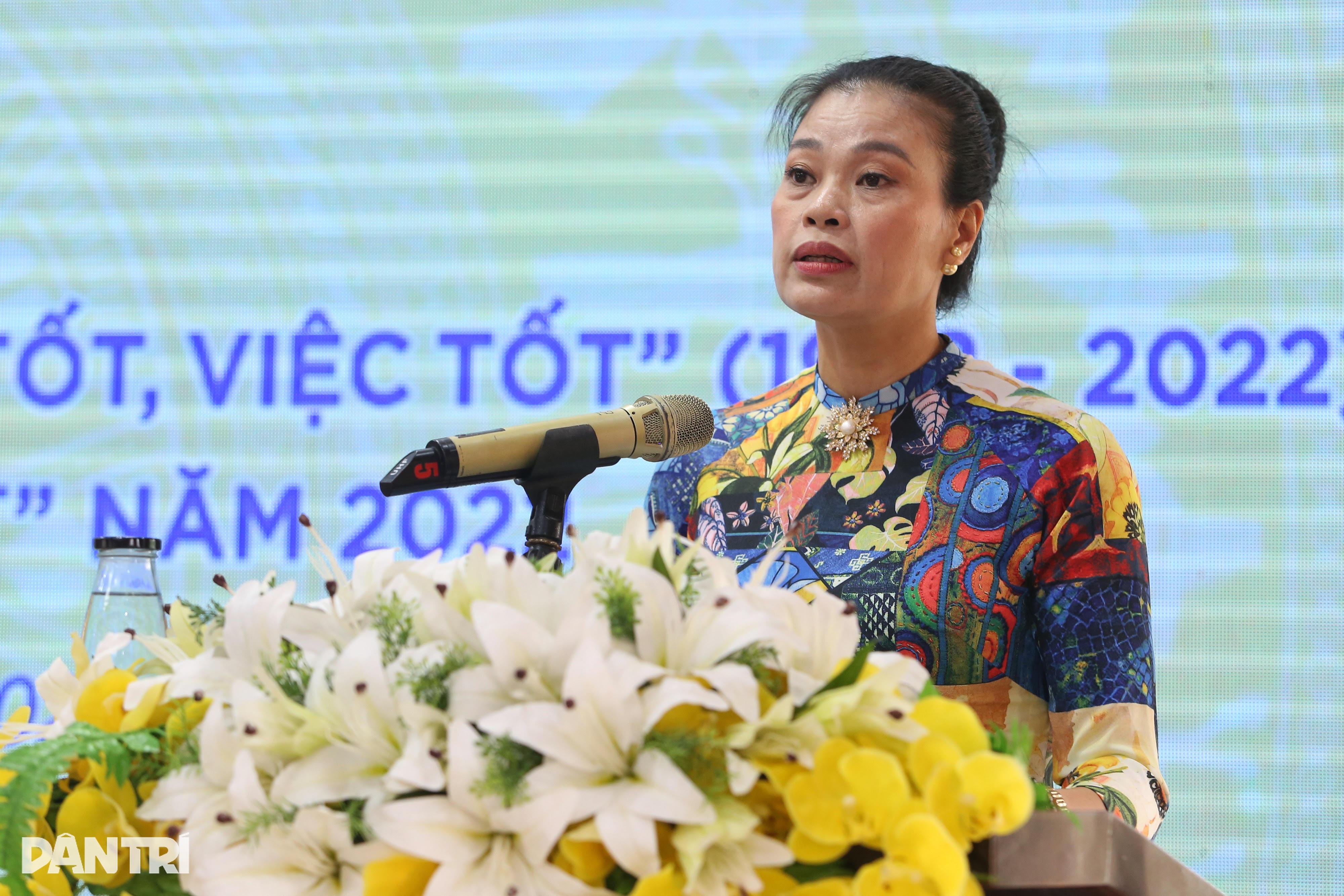 Những bông hoa người tốt, việc tốt trong lao động, chăm sóc người có công - 3 Những bông hoa người tốt, việc tốt trong lao động, chăm sóc người có công - 3