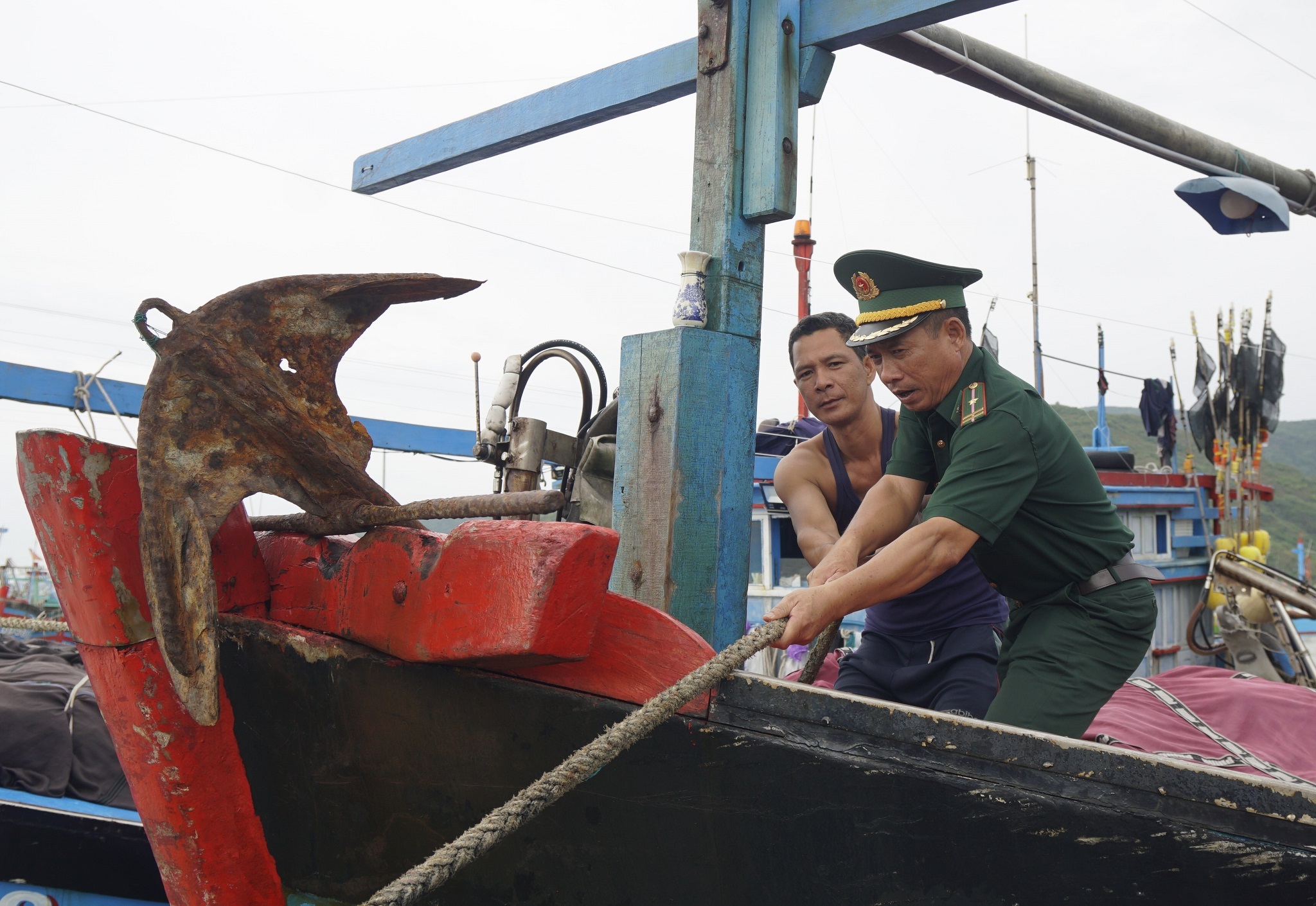 Đà Nẵng: Dừng họp chợ, công nhân viên chức nghỉ làm chống bão - 5