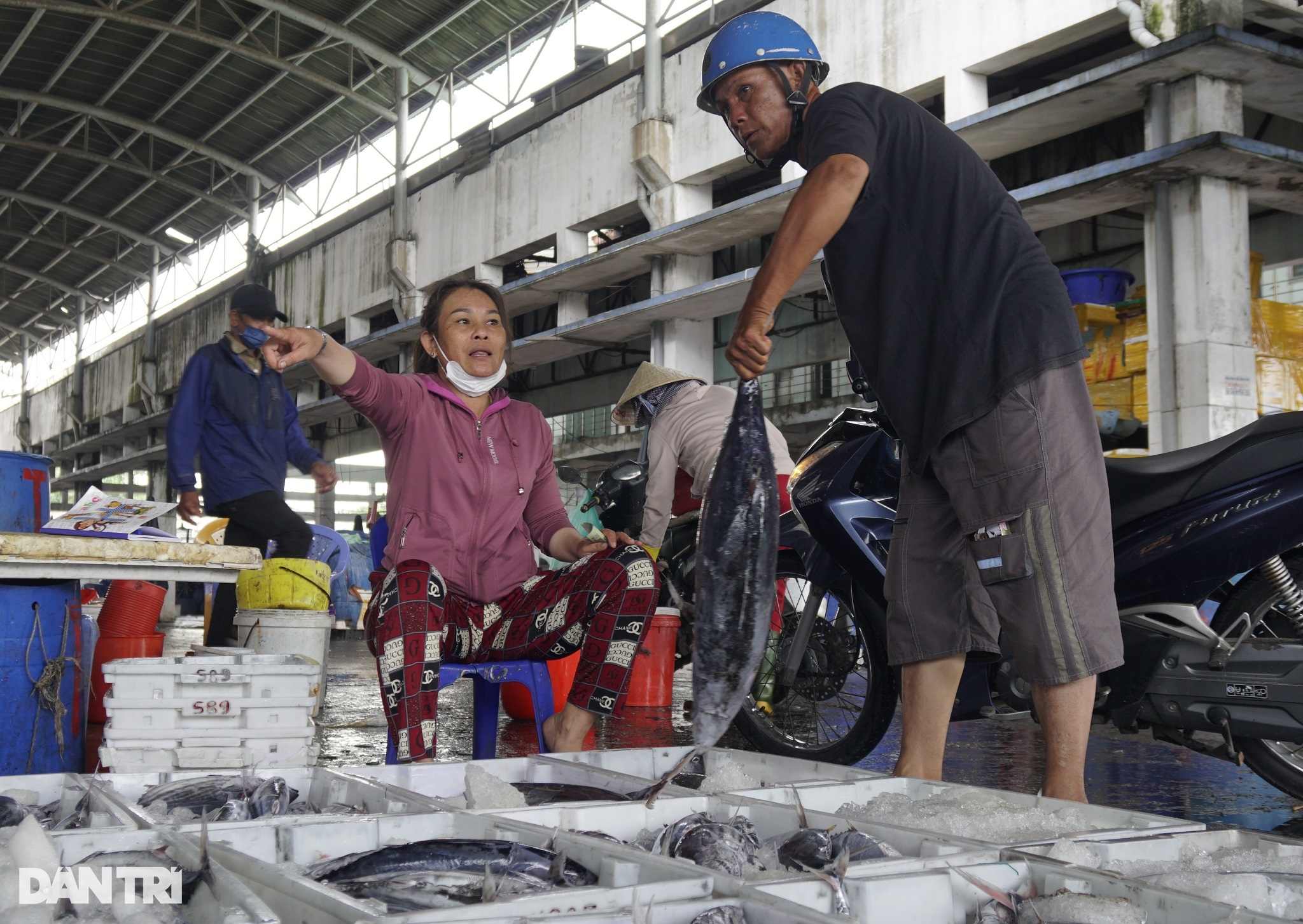 Đà Nẵng: Dừng họp chợ, công nhân viên chức nghỉ làm chống bão - 7