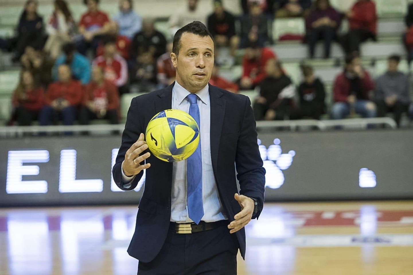 ベトナムフットサルチームが韓国フットサルチームと対戦：最初の試合に勝つためのニュースを待っています - 1