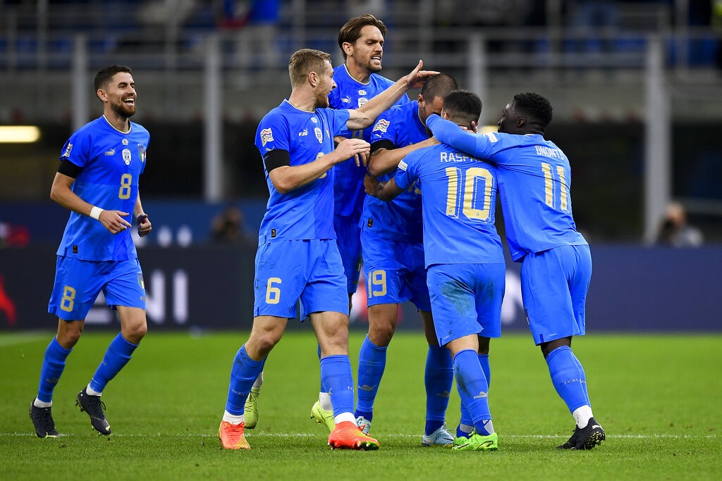 Anh và Đức bất phân thắng bại, Italy giành ngôi đầu bảng - 7
