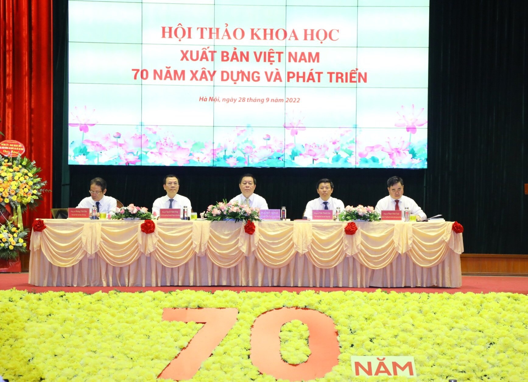60% người dân một huyện ở Hà Nội rất ít đọc sách, báo - 1