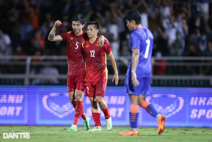 Đội tuyển Việt Nam tăng hạng, tiếp tục bỏ xa Thái Lan - 1
