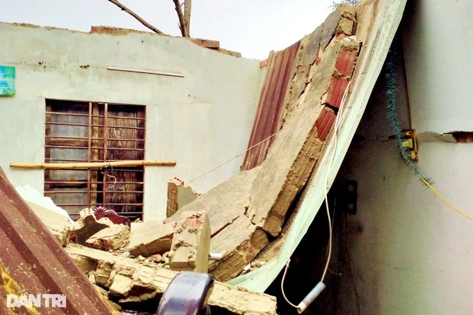 57 người bị thương, 3.300 ngôi nhà sập, hư hỏng do bão Noru - 1