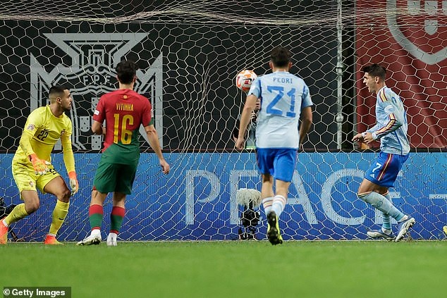 Ronaldo nhạt nhòa, Bồ Đào Nha thua đau đớn Tây Ban Nha - 3