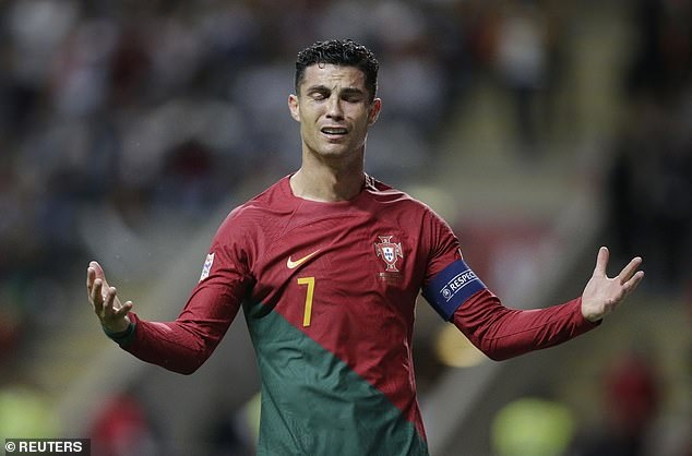 Ronaldo nhạt nhòa, Bồ Đào Nha thua đau đớn Tây Ban Nha - 2