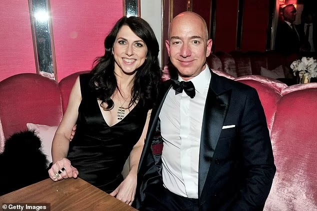 Vợ cũ của tỷ phú Jeff Bezos ly hôn người chồng thứ hai - 2