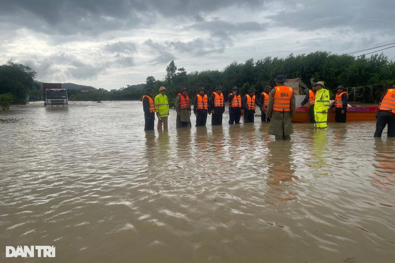 Mưa như trút nước, sạt lở, ngập lụt nhiều nơi tại Nghệ An - 5