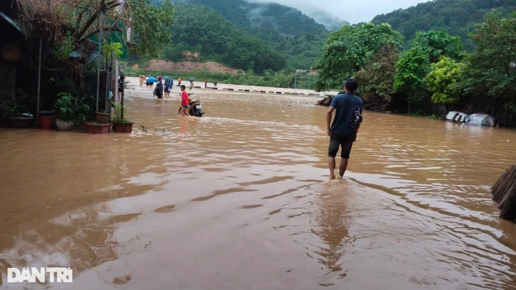 Mưa như trút nước, sạt lở, ngập lụt nhiều nơi tại Nghệ An - 10