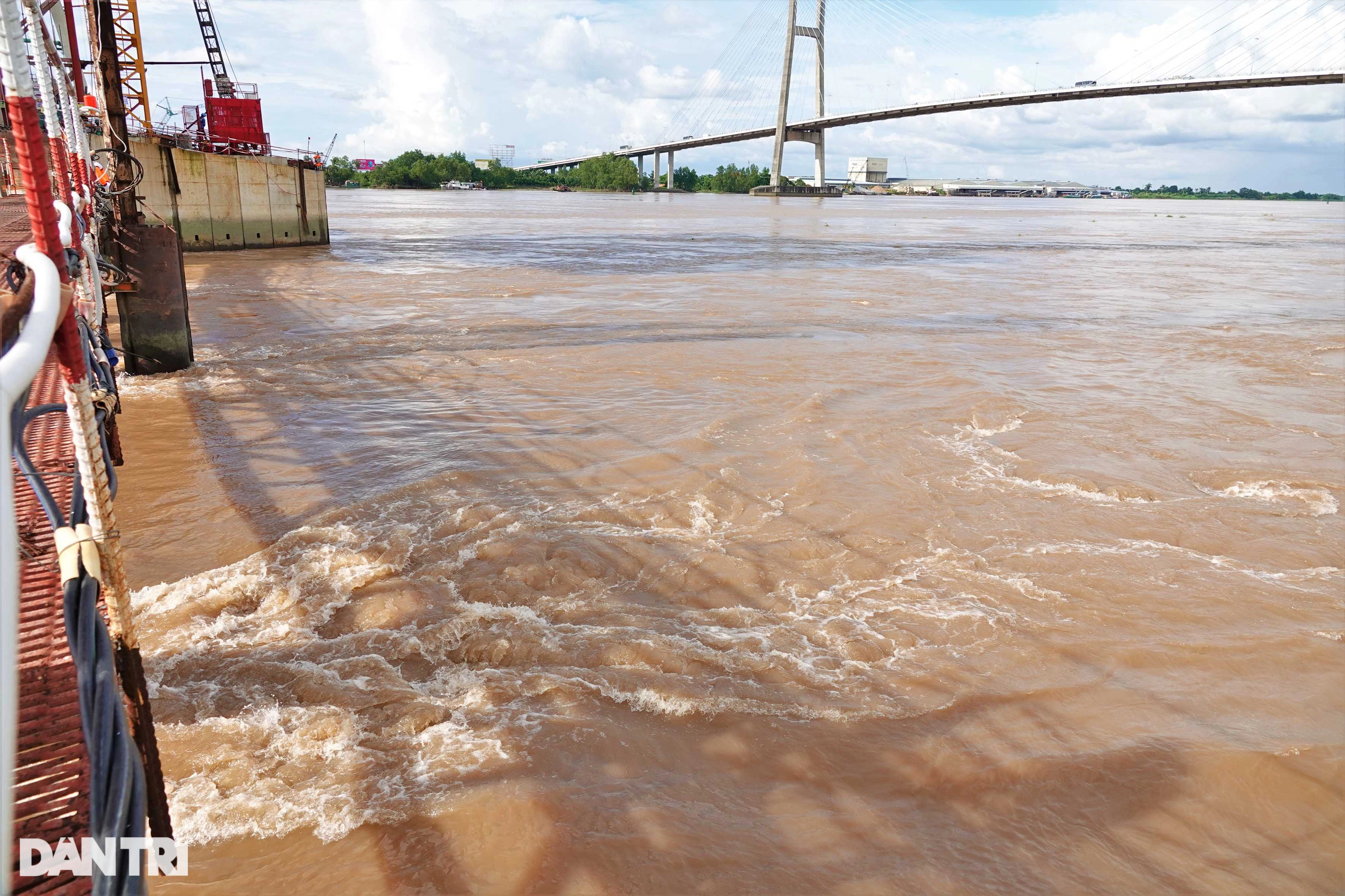 Tai nạn ở cầu Mỹ Thuận 2: Nước chảy xiết, con tôi lại không biết bơi - 1