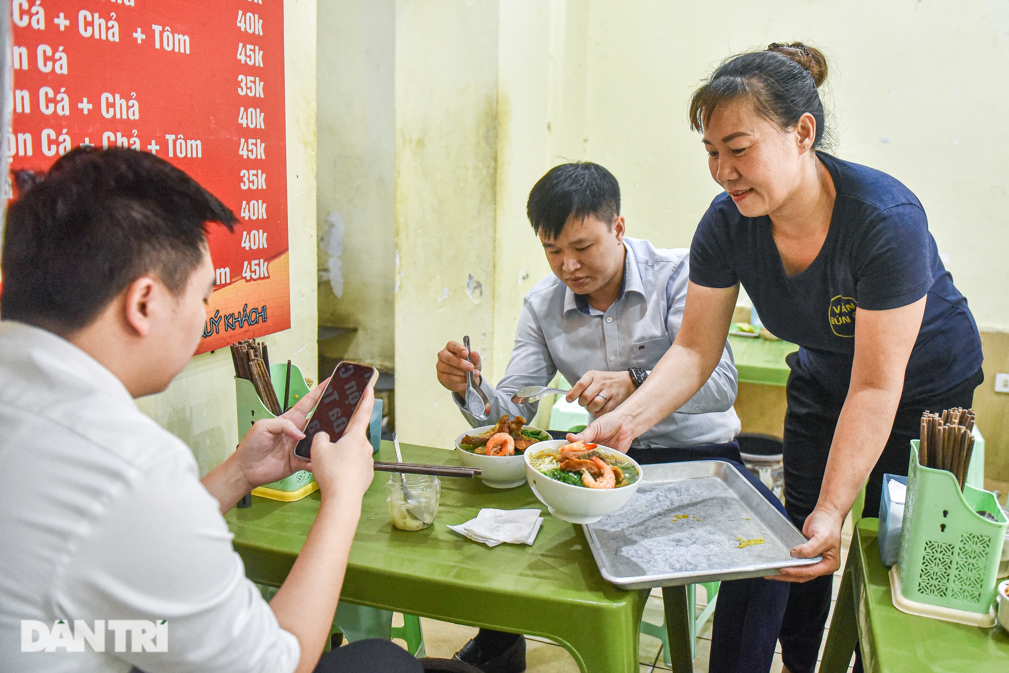 CNN từng giới thiệu quán bún cá lâu đời ở Hà Nội, ngon chuẩn vị hút thực khách - Ảnh 7.