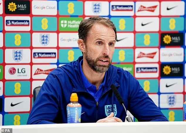 Báo giới Anh kêu gọi sa thải HLV Gareth Southgate trước thềm World Cup - 1