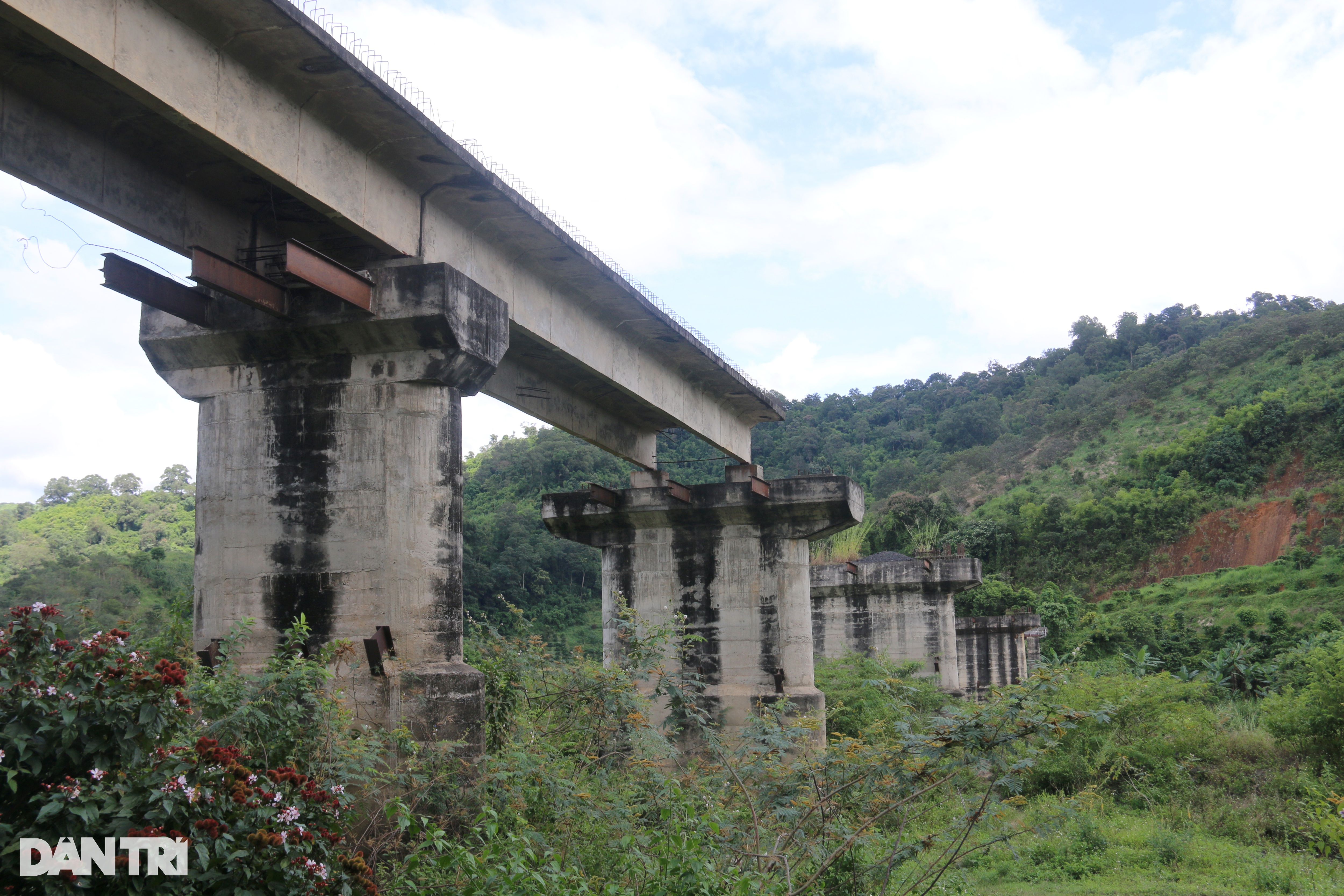 Cây cầu bị lãng quên 23 năm: Hai tỉnh vẫn tranh luận giữ hay bỏ - 3