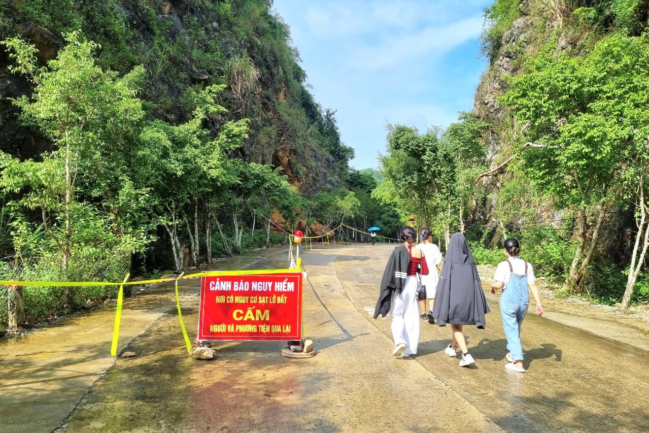 Sạt lở núi trong vùng lõi Di sản thế giới Tràng An - 3