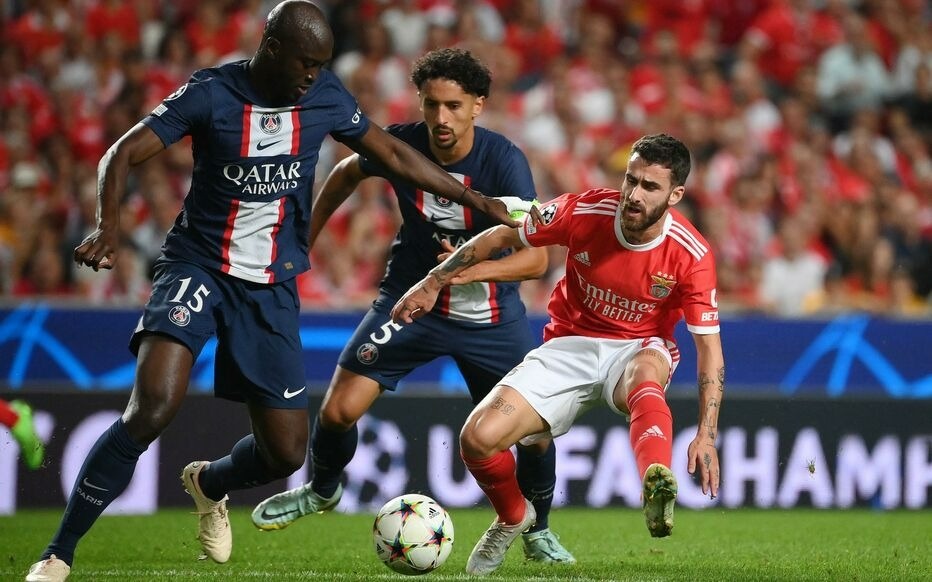 Messi ghi siêu phẩm, PSG vẫn phải chia điểm trên sân của Benfica - 1