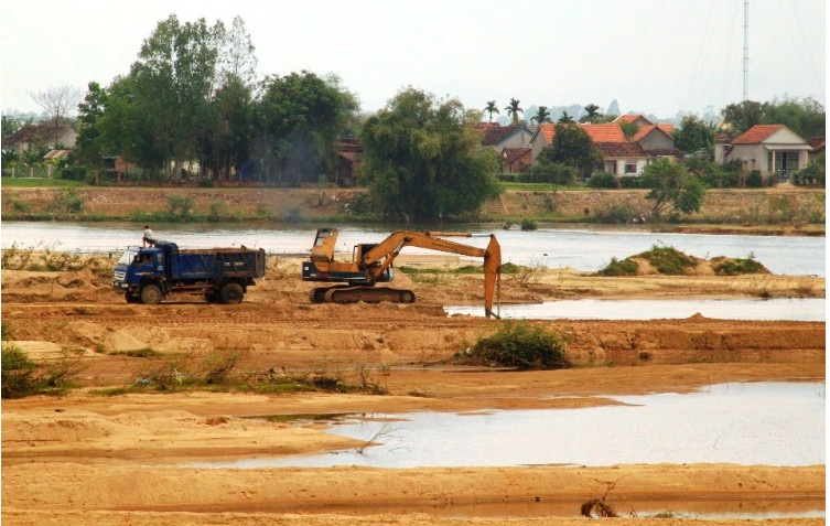 Bình Định phá lệ cho phép 8 mỏ cát khai thác trong mùa mưa - 2