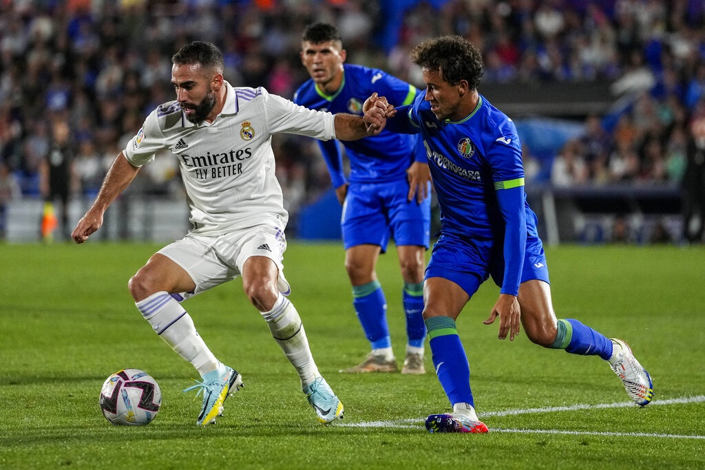 Real Madrid tạm chiếm ngôi đầu bảng La Liga của Barcelona - 3