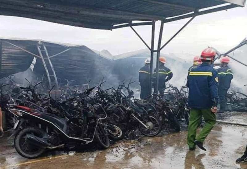 Vụ cháy hơn 250 xe máy: Công nhân được hỗ trợ tiền đi lại - 1