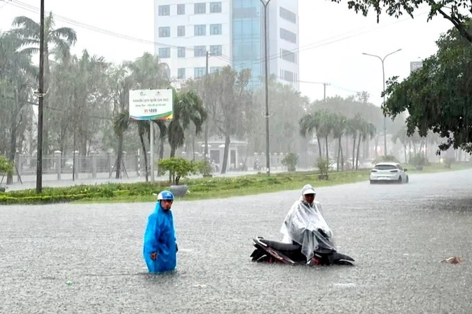 Nhiều tỉnh miền Trung tiếp tục mưa to - 1