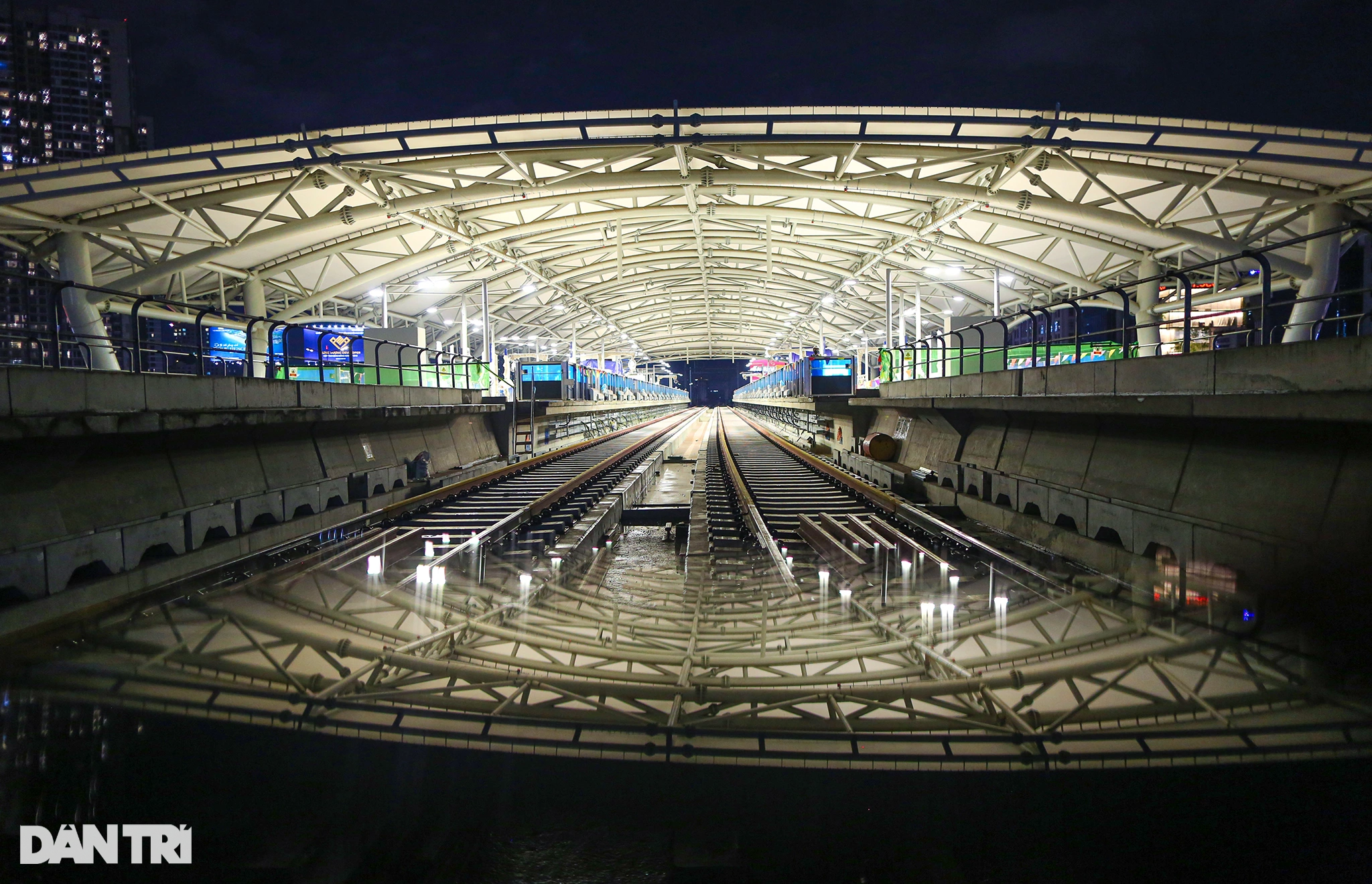 Cận cảnh nhà ga metro có mái che lớn nhất Việt Nam sắp về đích - 11