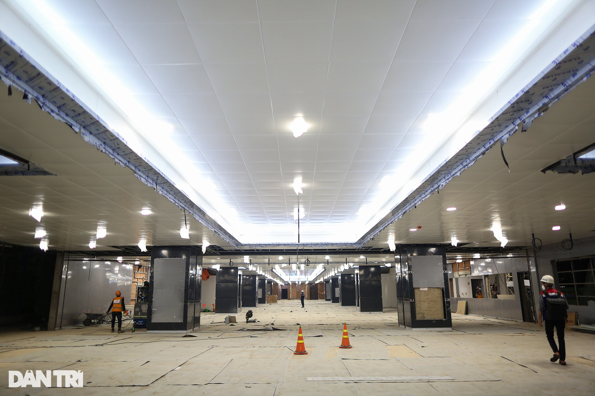 Cận cảnh nhà ga metro có mái che lớn nhất Việt Nam sắp về đích - 15