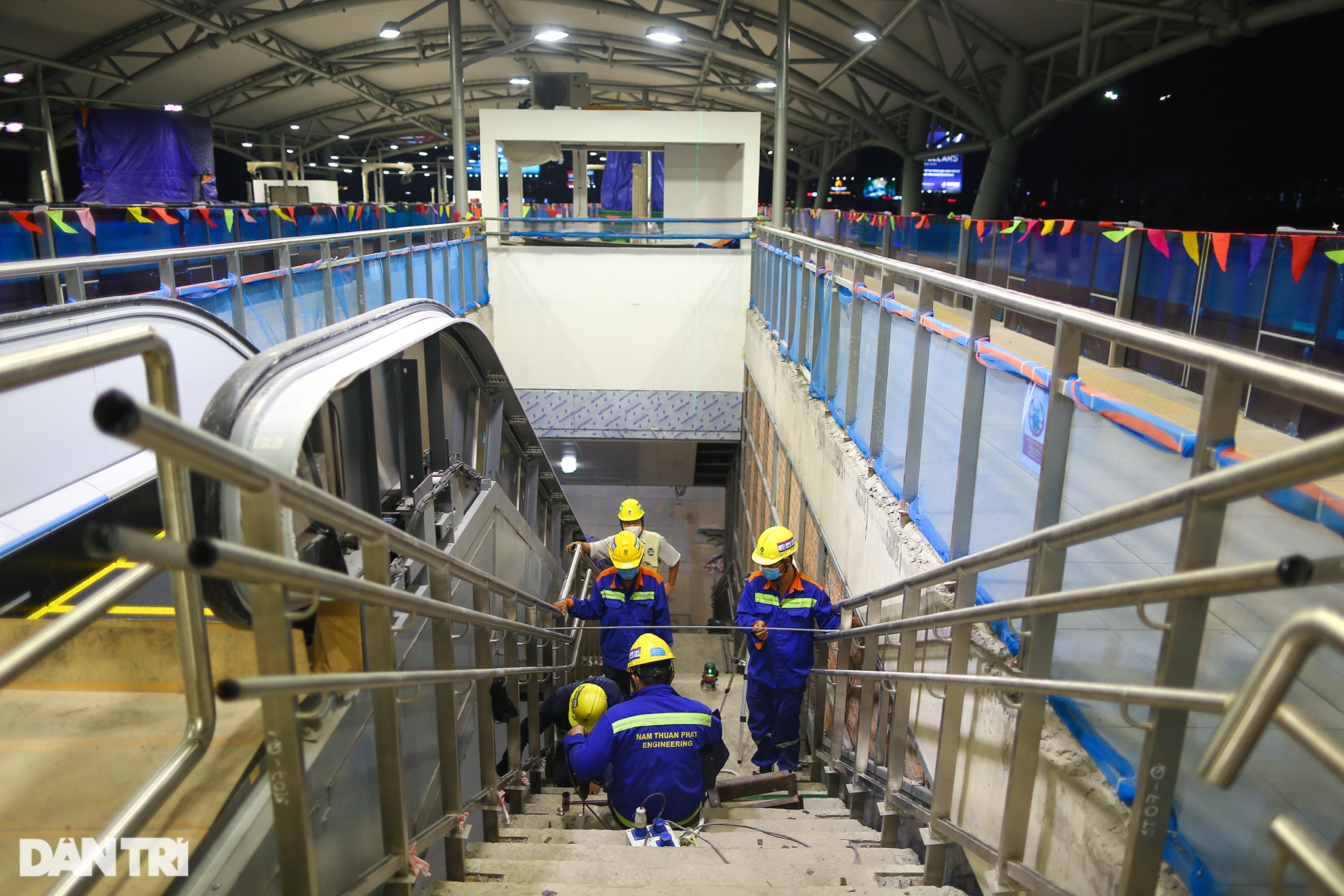 Cận cảnh nhà ga metro có mái che lớn nhất Việt Nam sắp về đích - 8