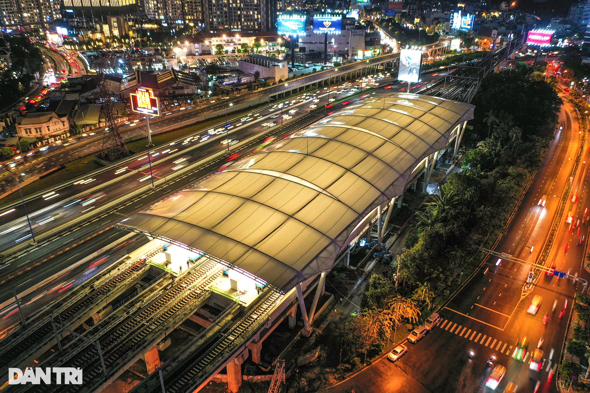 Cận cảnh nhà ga metro có mái che lớn nhất Việt Nam sắp về đích - 16