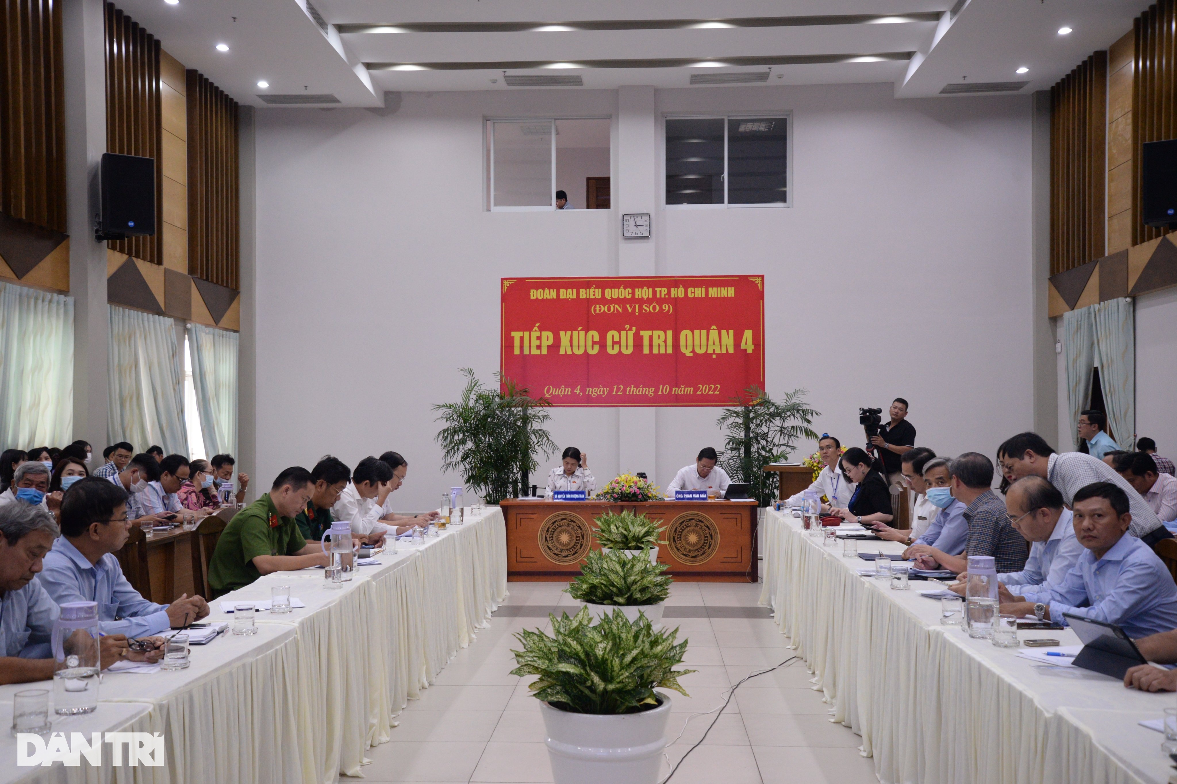 Chủ tịch TPHCM nói về biến động xăng dầu và chứng khoán - 1 Chủ tịch TPHCM nói về biến động xăng dầu và chứng khoán - 1