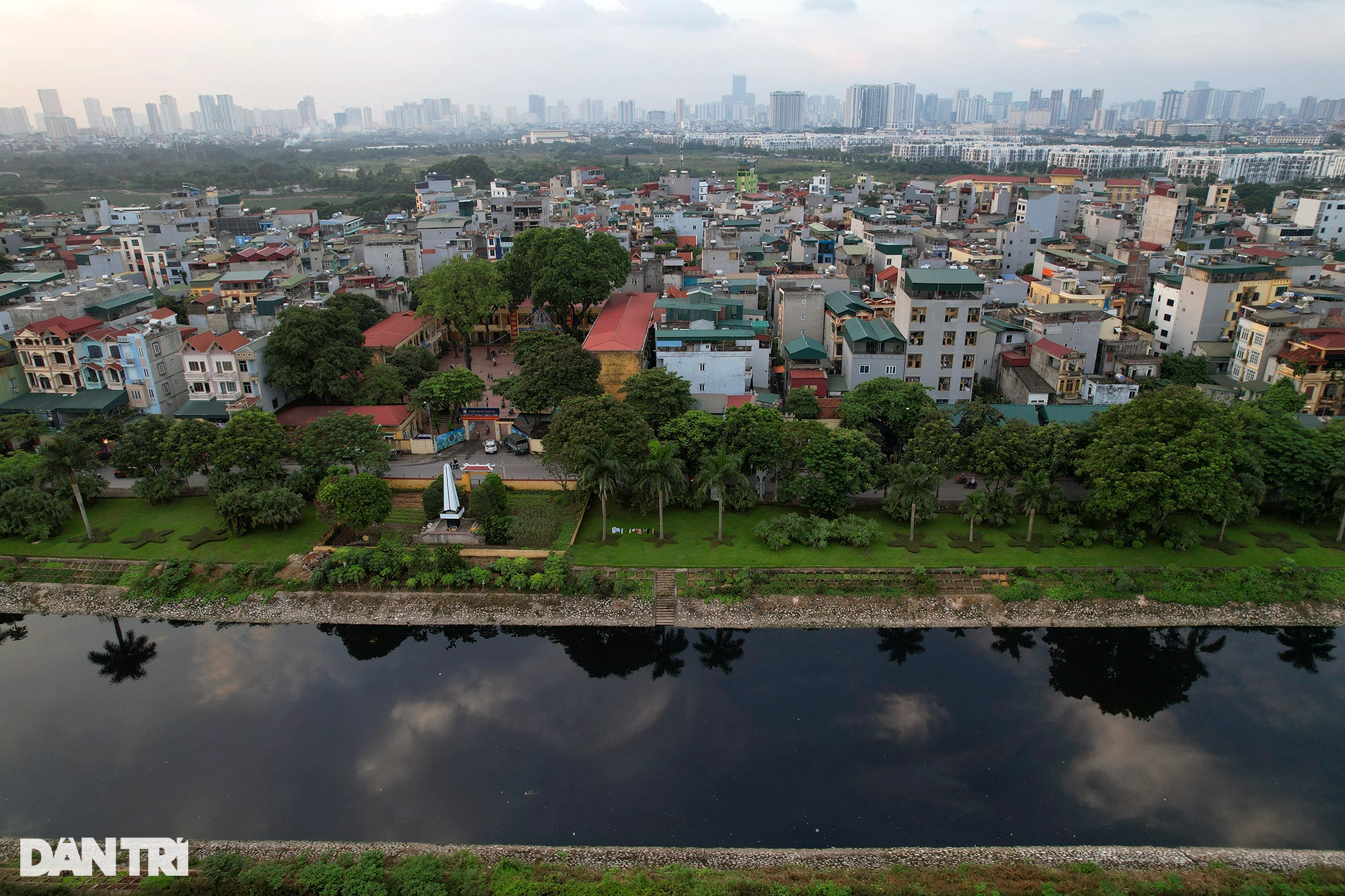 14km dòng sông chết Tô Lịch giữa lòng thành phố Hà Nội - 12