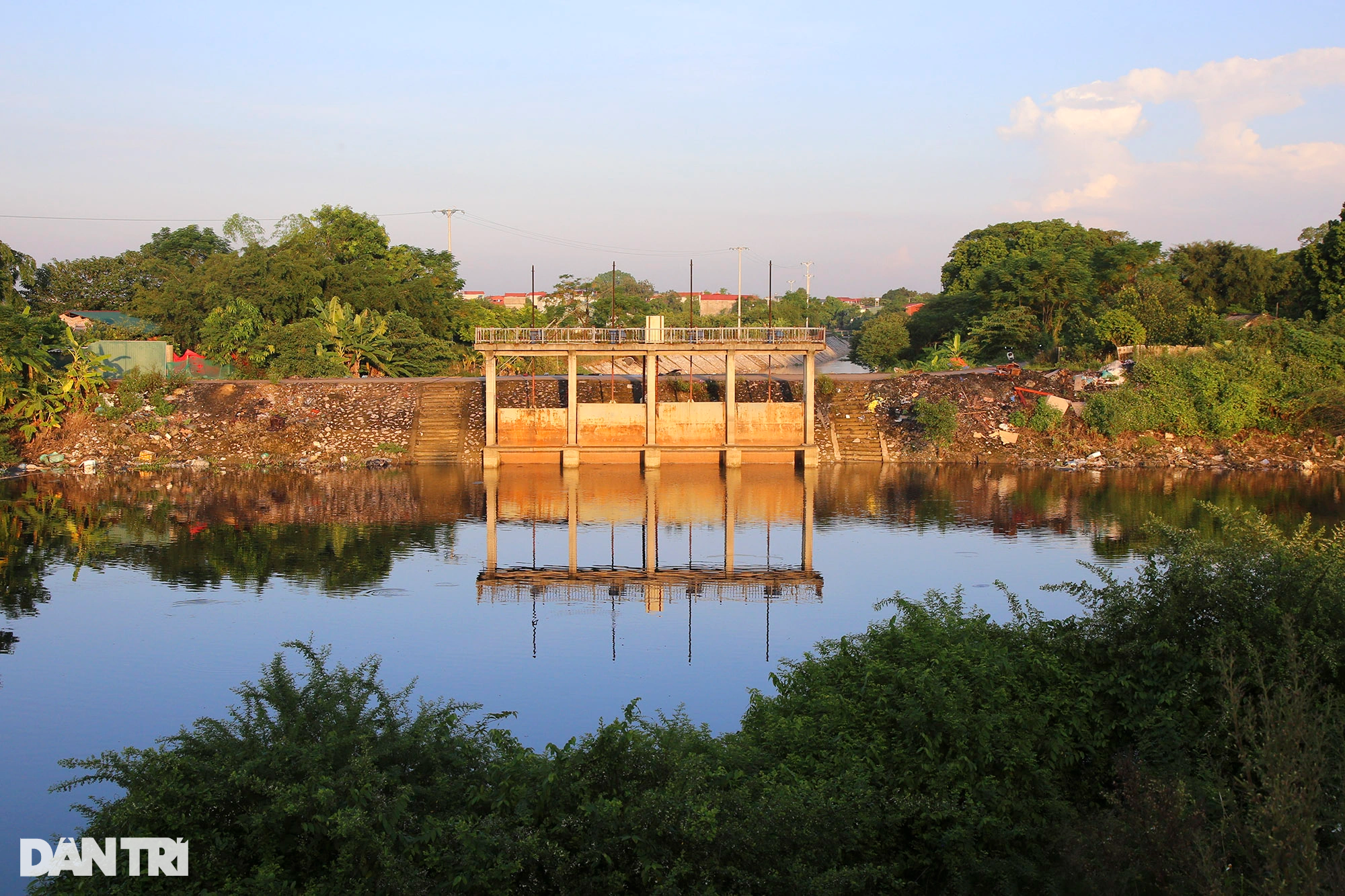 14km dòng sông chết Tô Lịch giữa lòng thành phố Hà Nội - 16