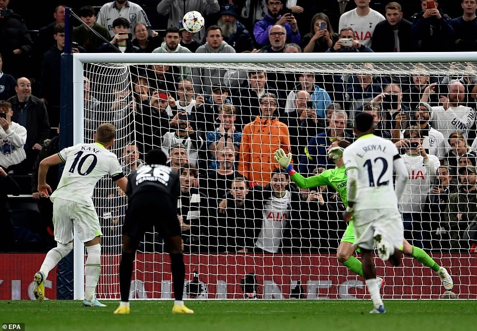 Son Heung Min tỏa sáng, Tottenham nở nụ cười trong cơn mưa bàn thắng - 14