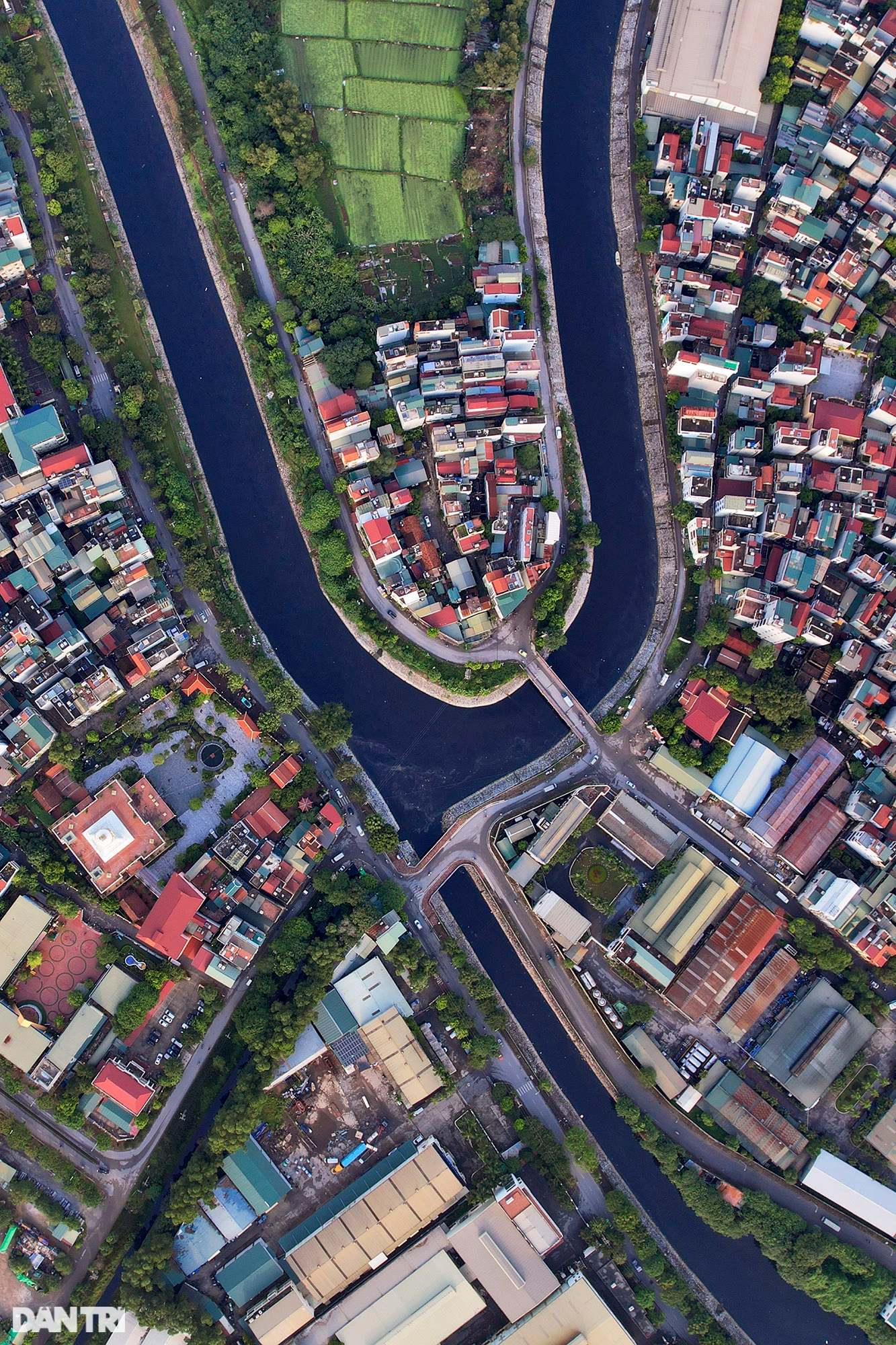 14km dòng sông chết Tô Lịch giữa lòng thành phố Hà Nội - 15