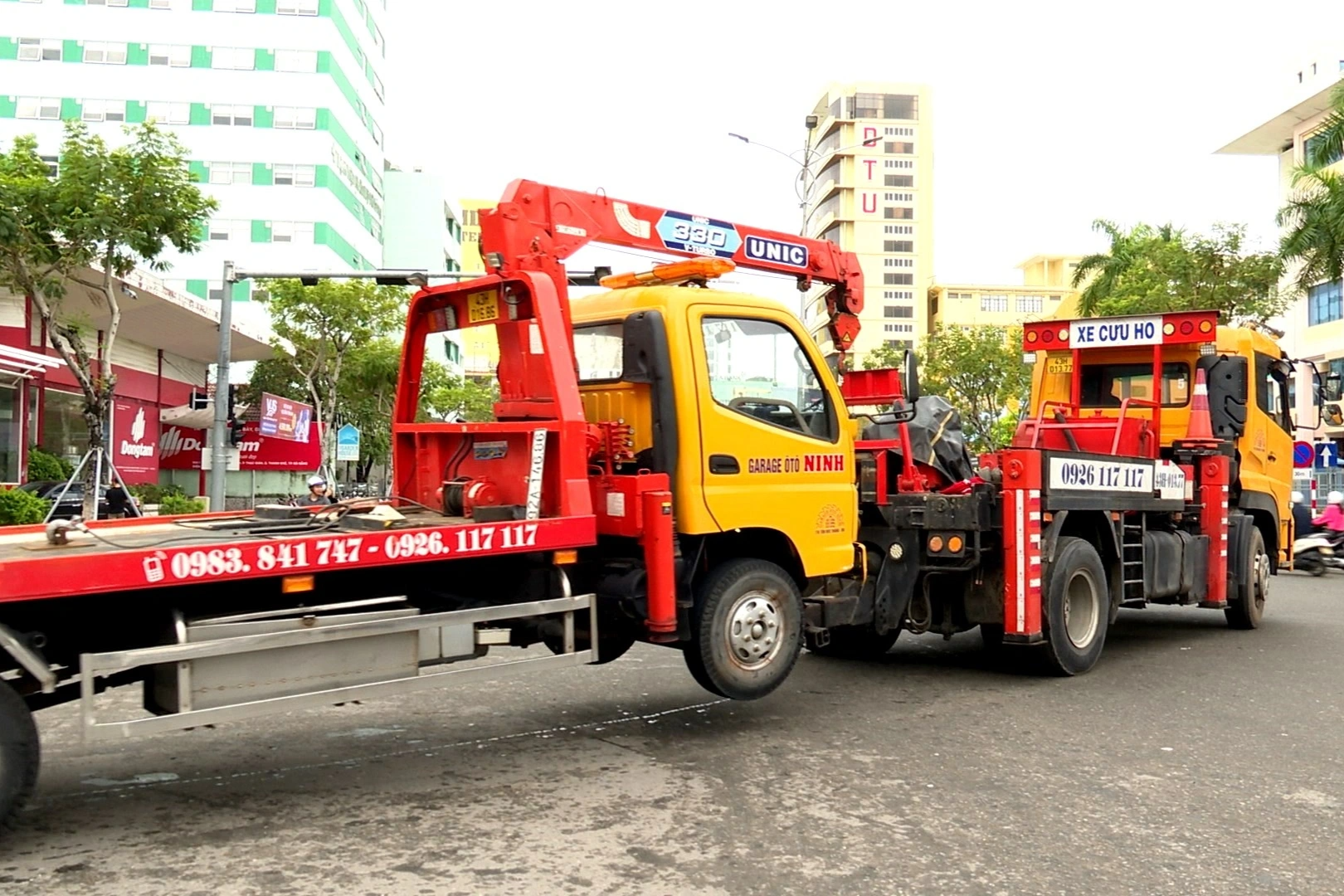 Đà Nẵng sau mưa lũ lịch sử: Xe cứu hộ cũng chết máy nằm chờ... cứu hộ - 2