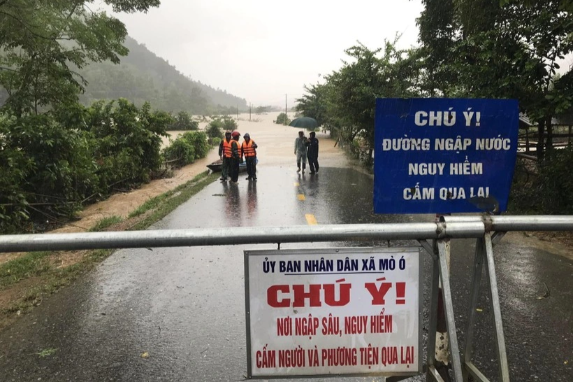 Di dời khẩn cấp hơn 430 hộ dân tại Quảng Bình, Quảng Trị - 1