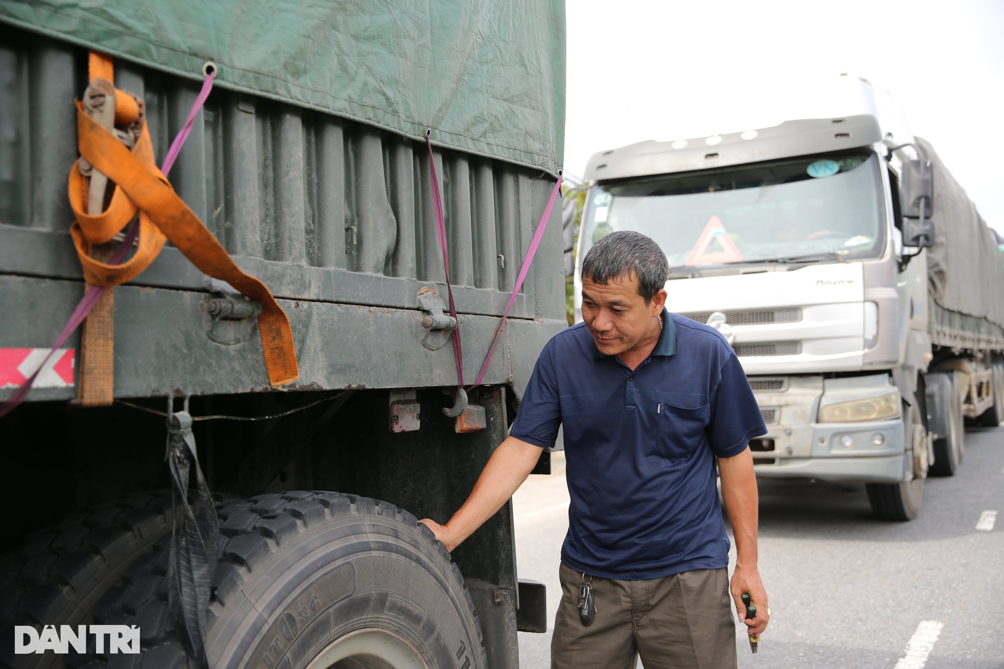 Lũ quét bít kín cửa hầm Hải Vân, kẹt xe kéo dài 2km - 8