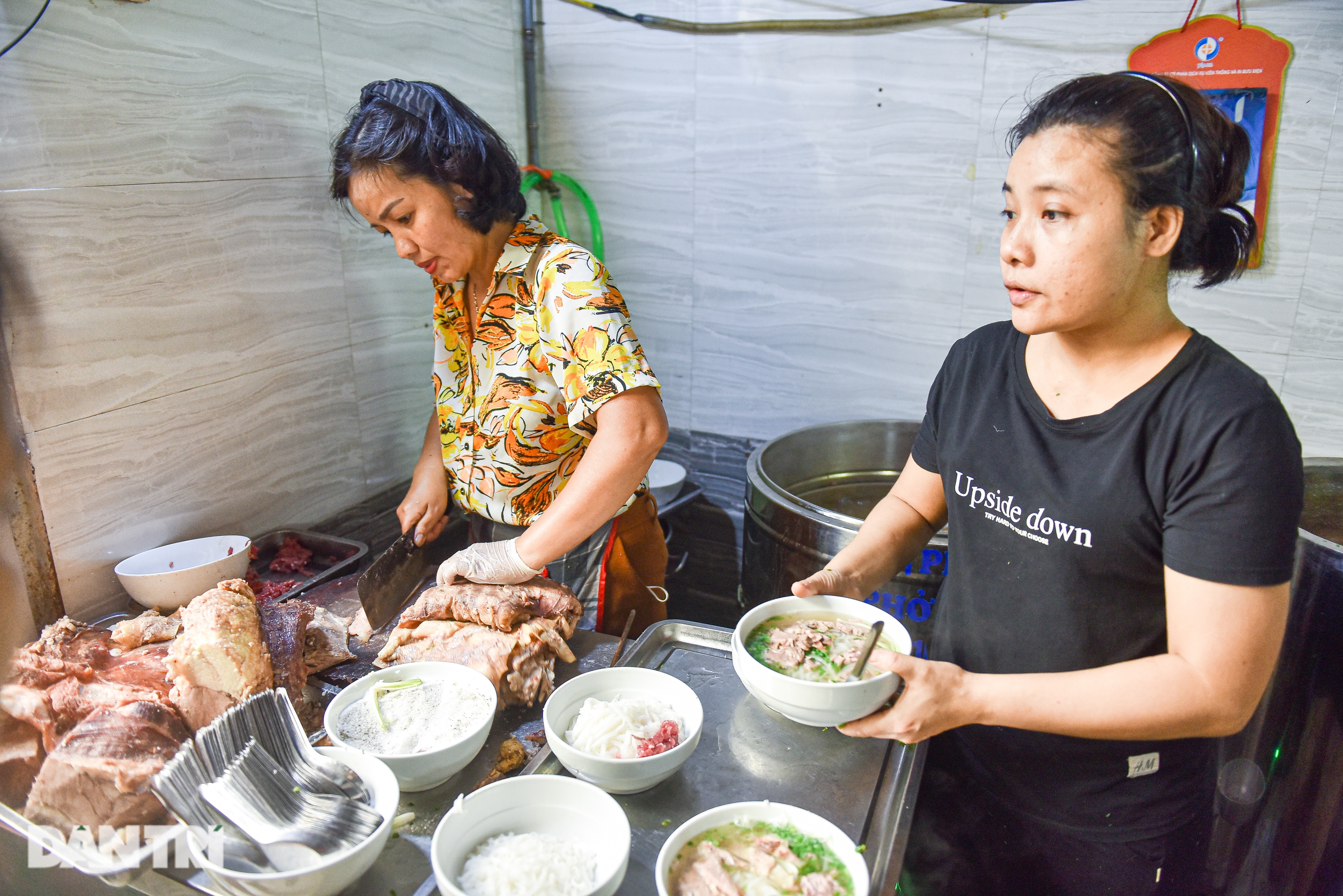 Chủ quán U50, bán trăm bát phở/ngày nhờ… &quot;trí nhớ siêu đỉnh&quot;  - Ảnh 3.