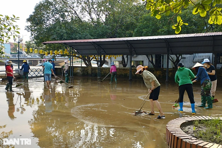 Lũ vừa qua, miền Trung lại gồng mình ứng phó bão số 6 - 5