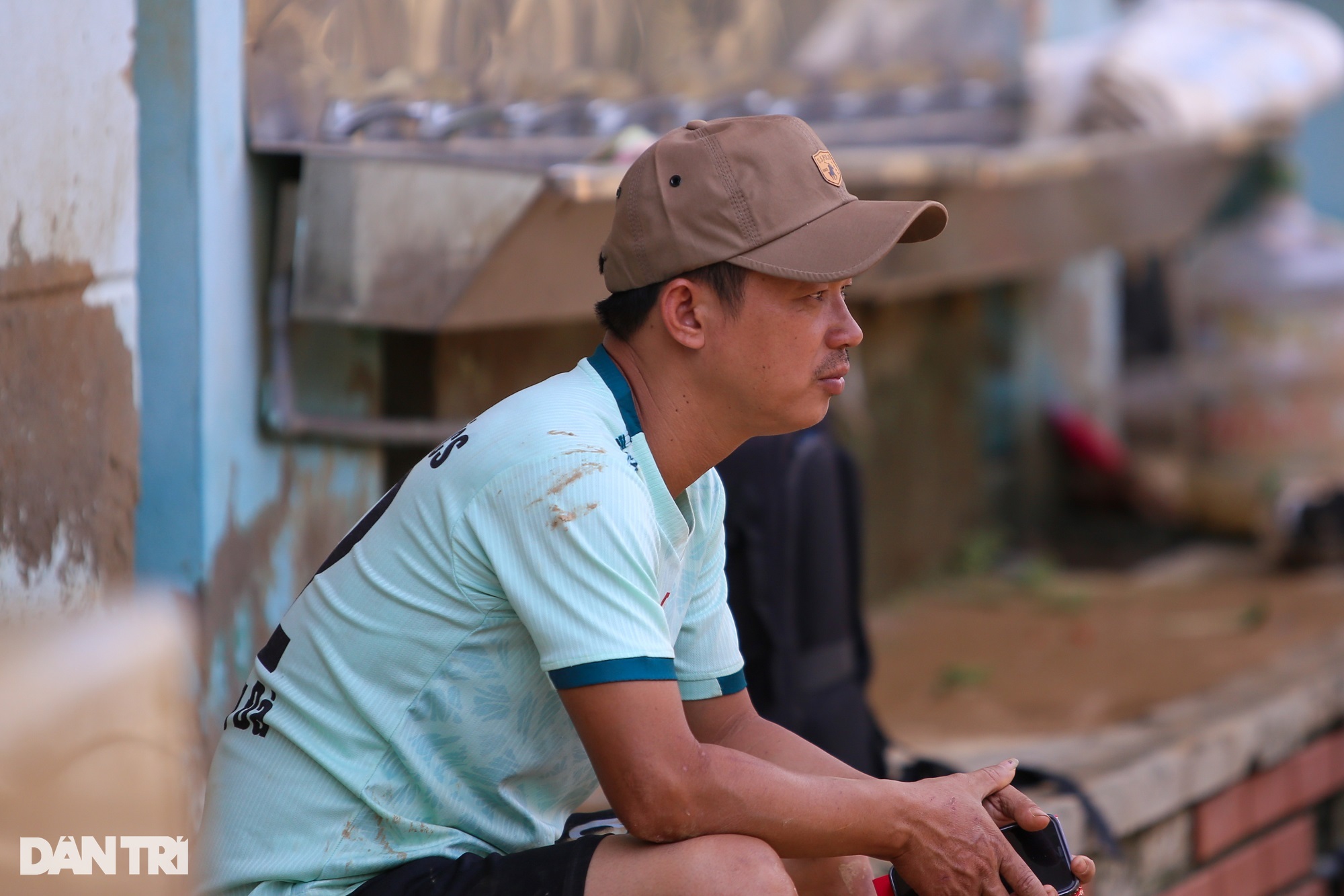 Nhà mới xây đổ nát tan hoang sau trận mưa ngập lịch sử - 2 Nhà mới xây đổ nát tan hoang sau trận mưa ngập lịch sử - 2