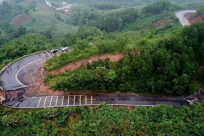 Phó Thủ tướng Lê Văn Thành kiểm tra tuyến đường bị dịch chuyển 6m - 3