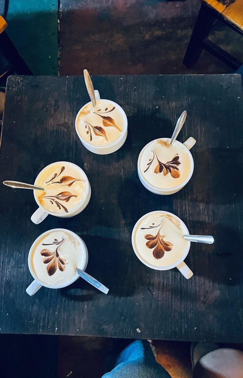 View - "Siêu nhân Gao" thăm nhà tù Hỏa Lò, uống cafe trứng, ăn bánh xèo Hà Nội | Báo Dân trí