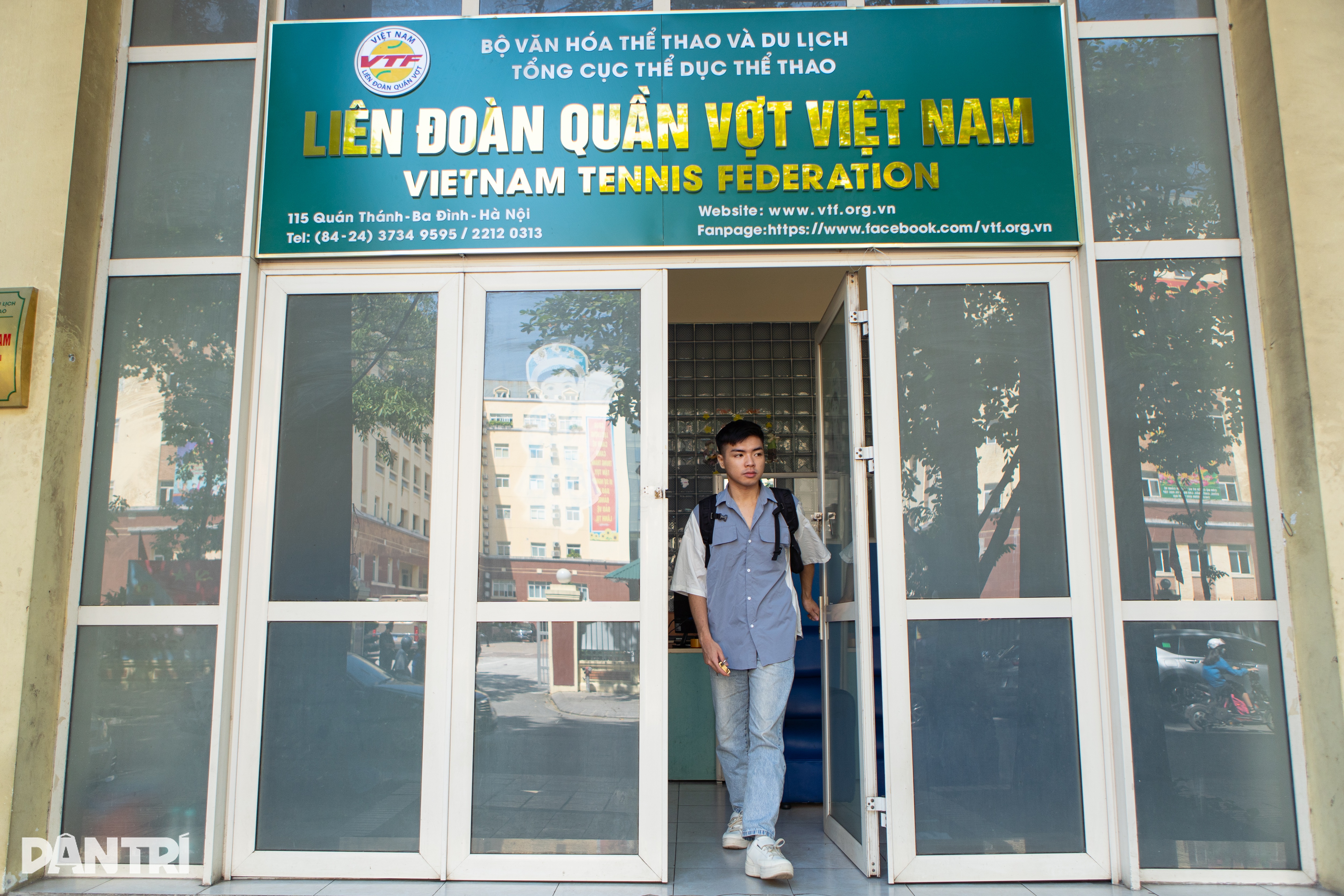 Chàng trai Hà Nội sáng công sở, tối lên bar hóa nữ hoàng sân khấu - 3 Chàng trai Hà Nội sáng công sở, tối lên bar hóa nữ hoàng sân khấu - 3