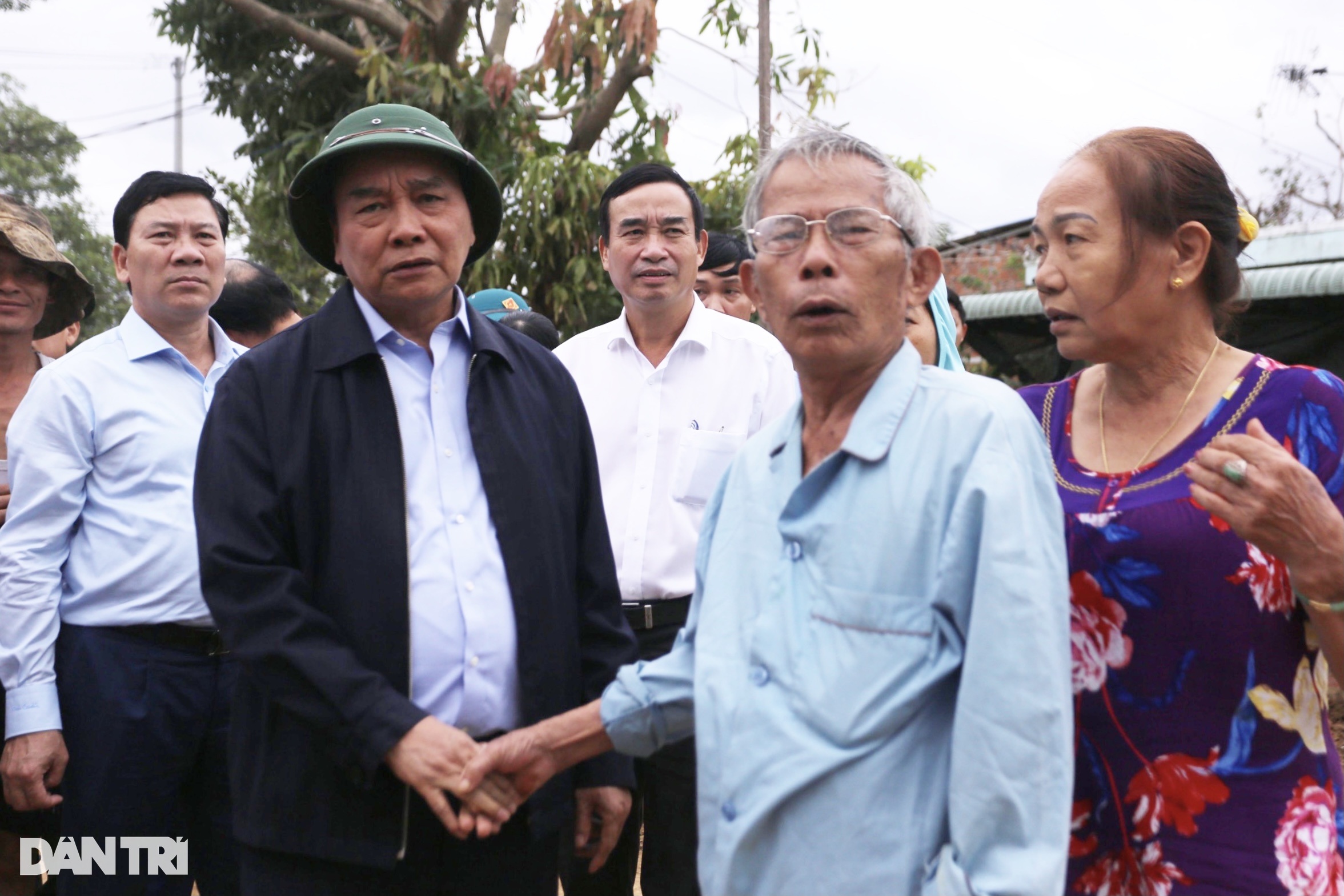 Chủ tịch nước thăm người dân vùng ngập lũ, sạt lở tại Đà Nẵng - 1
