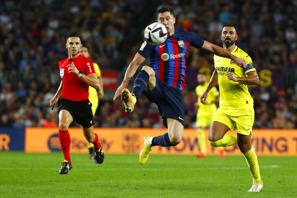 Lewandowski lập cú đúp, Barcelona thắng đậm Villarreal - 1