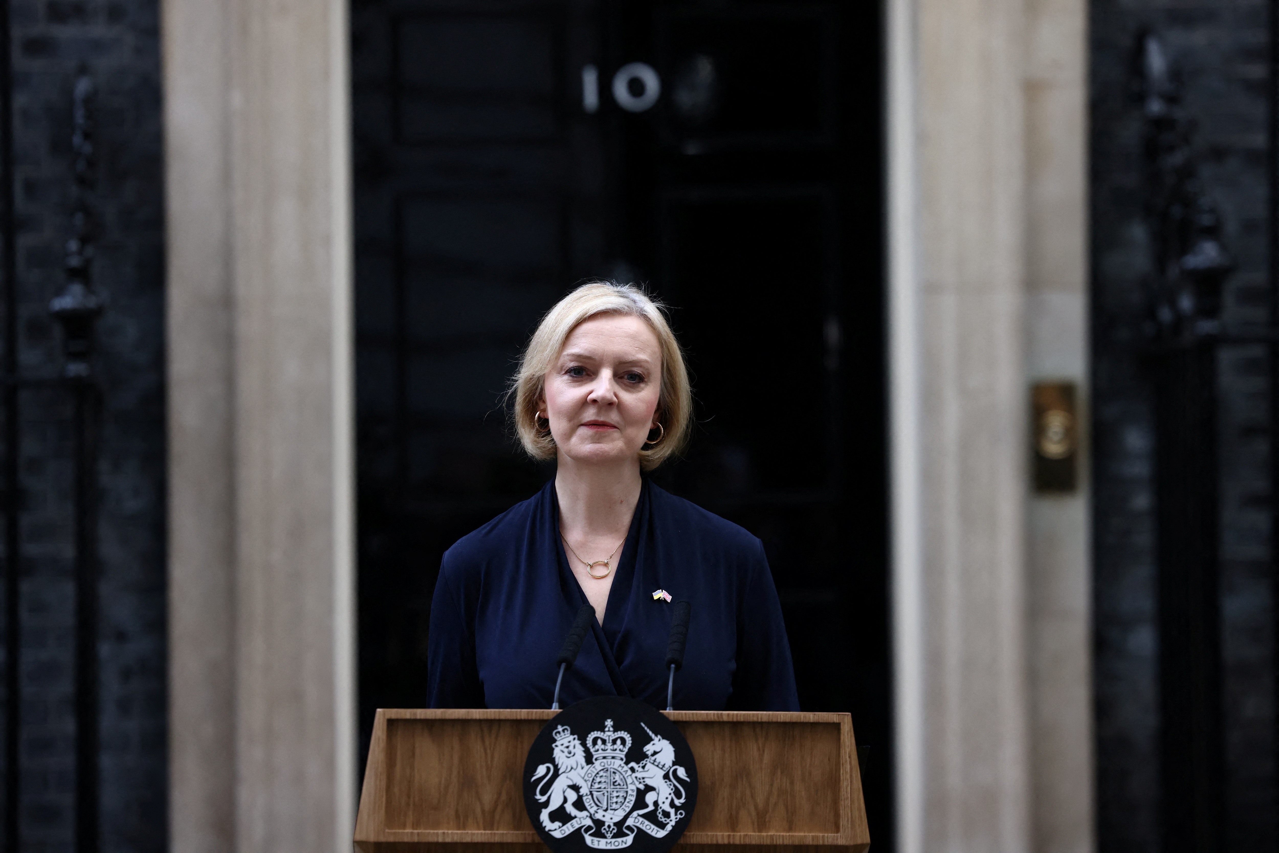 Cú sảy chân khiến bà Liz Truss khép lại nhiệm kỳ thủ tướng Anh chóng vánh - 3 Cú sảy chân khiến bà Liz Truss khép lại nhiệm kỳ thủ tướng Anh chóng vánh - 3
