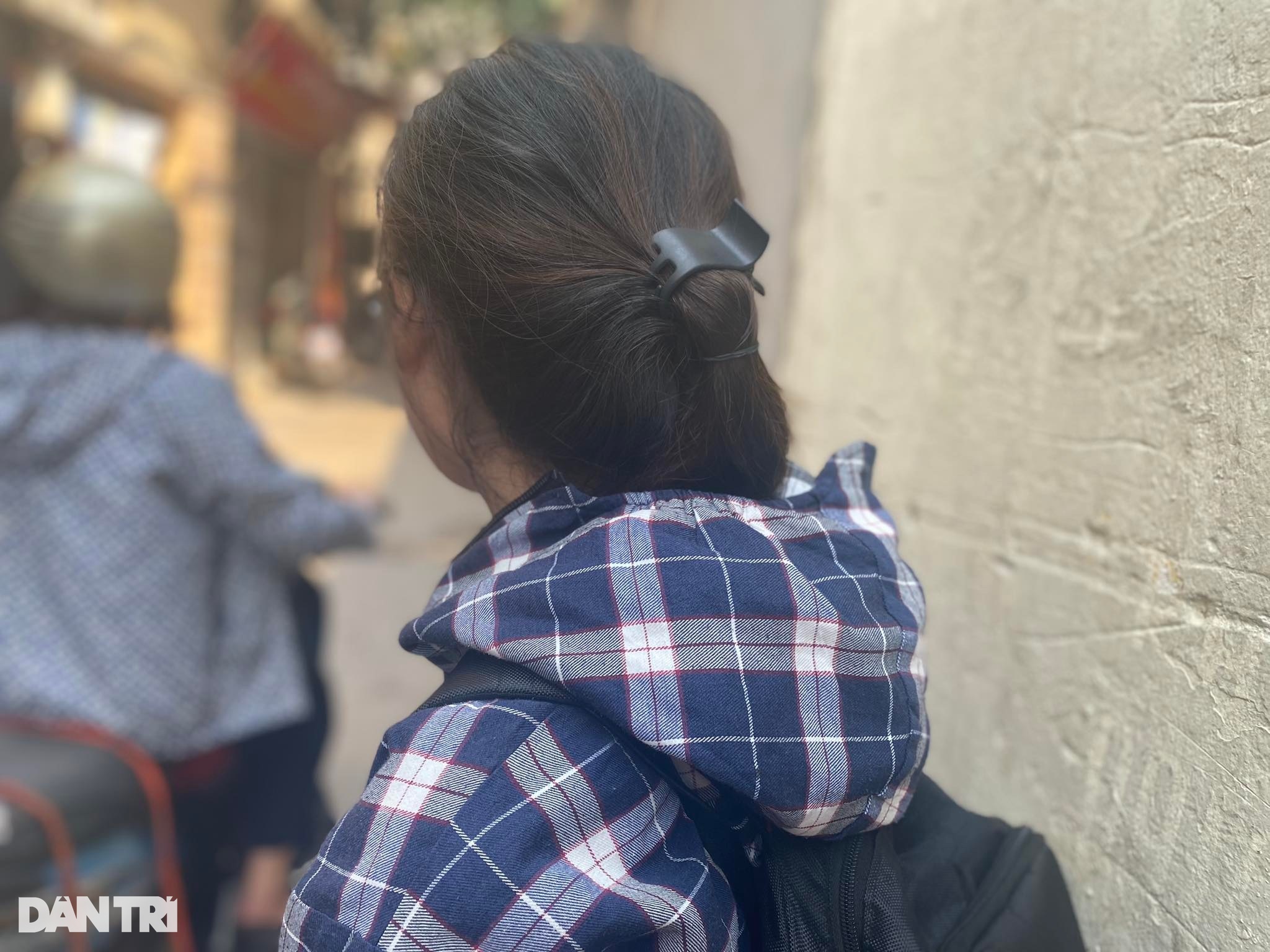 Cô gái ôm chặt lính cứu hỏa khóc nức nở: Tôi như được sinh ra một lần nữa - 3 Cô gái ôm chặt lính cứu hỏa khóc nức nở: Tôi như được sinh ra một lần nữa - 3