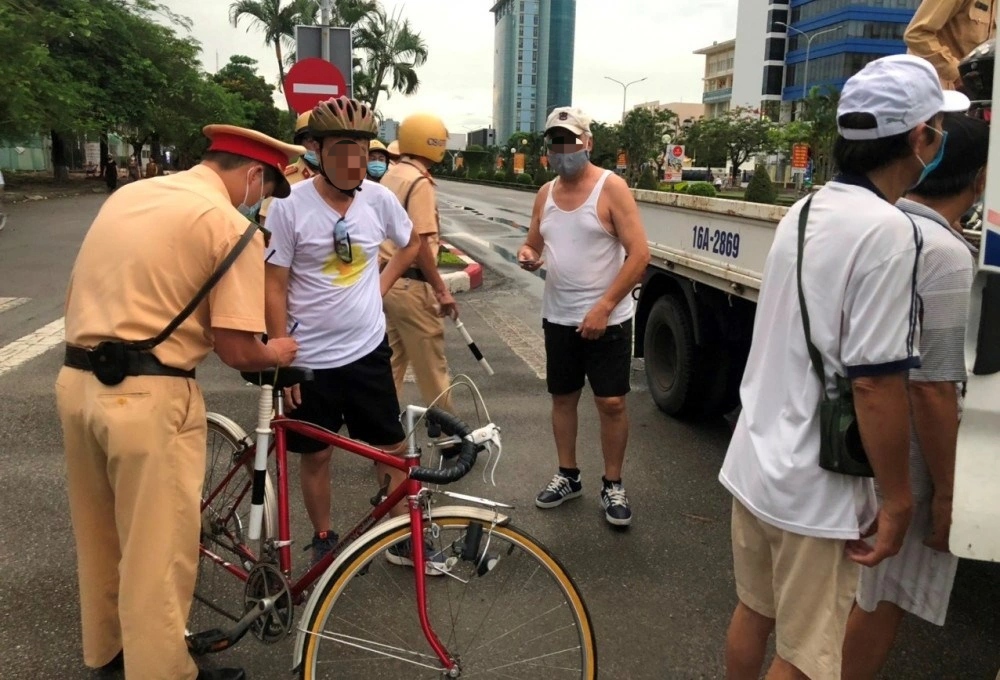 Chủ tịch Hải Phòng chỉ đạo xử nghiêm người đạp xe tập thể dục bất chấp - 2