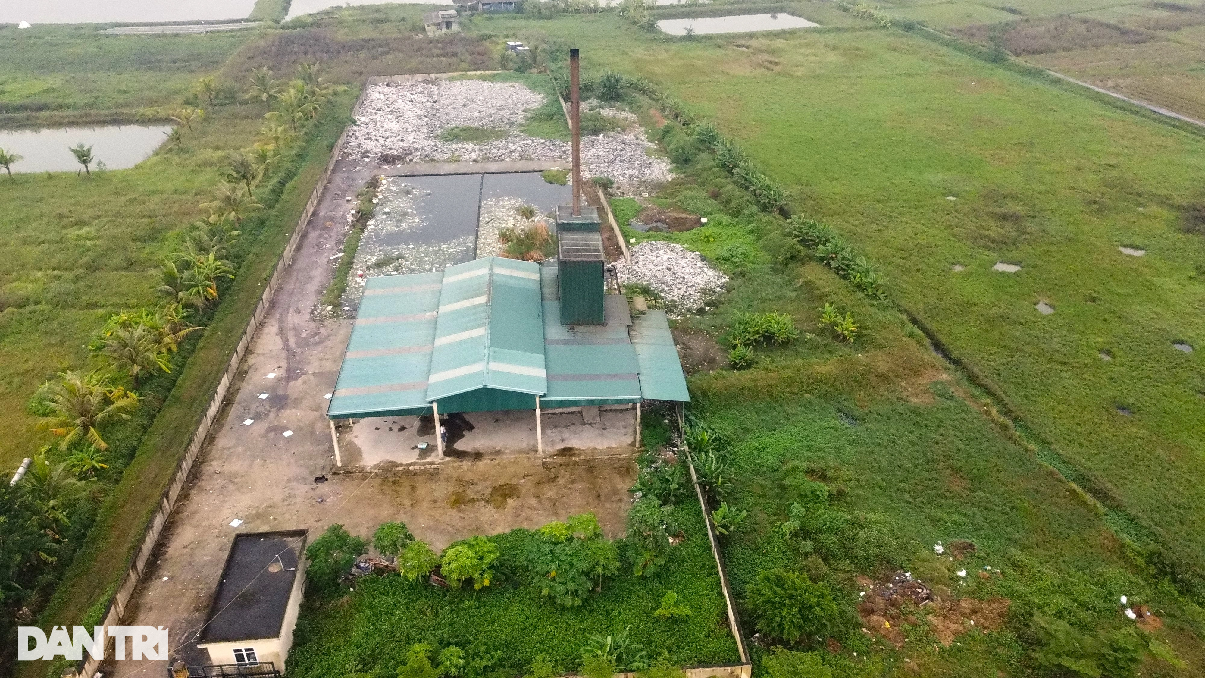 Lò xử lý hơn 5 tỷ đồng dừng hoạt động, rác ùn ứ và bốc mùi hôi thối - 1 Lò xử lý hơn 5 tỷ đồng dừng hoạt động, rác ùn ứ và bốc mùi hôi thối - 1