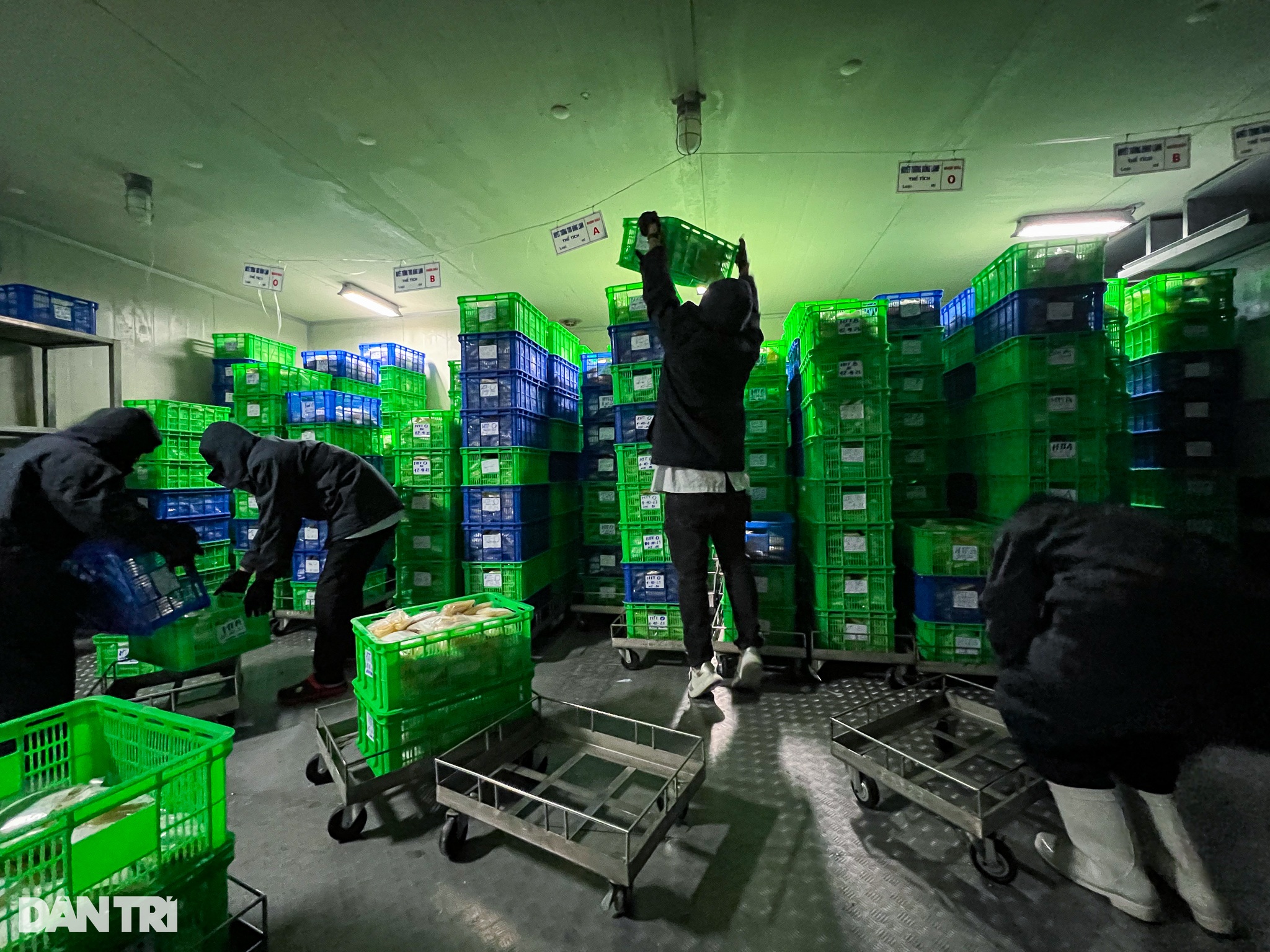 Những shipper vận chuyển sự sống tại kho dự trữ máu lớn nhất cả nước - 13 Những shipper vận chuyển sự sống tại kho dự trữ máu lớn nhất cả nước - 13