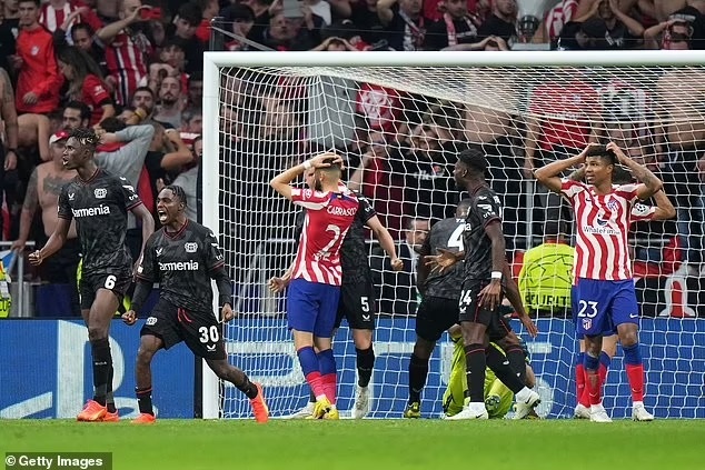 Những hình ảnh ấn tượng sau vòng bảng khốc liệt ở Champions League - 5